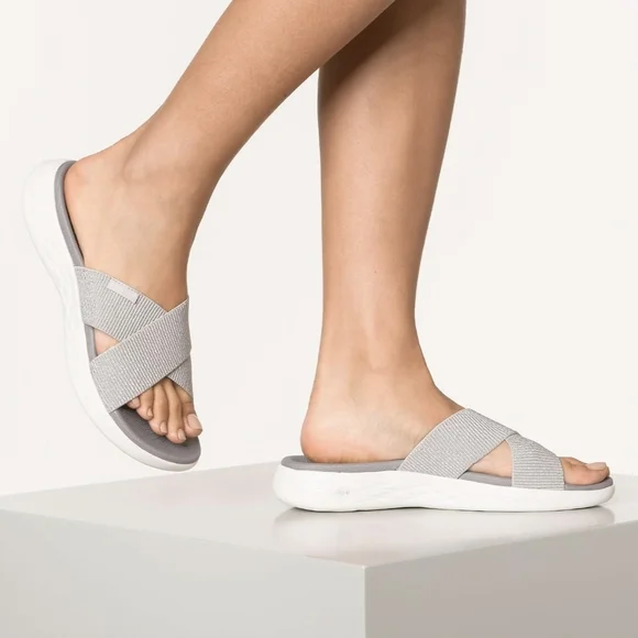 Skechers Women's 8 On The Go Silver Goga Mat Slide Sandals EUC - Picture 1 of 11